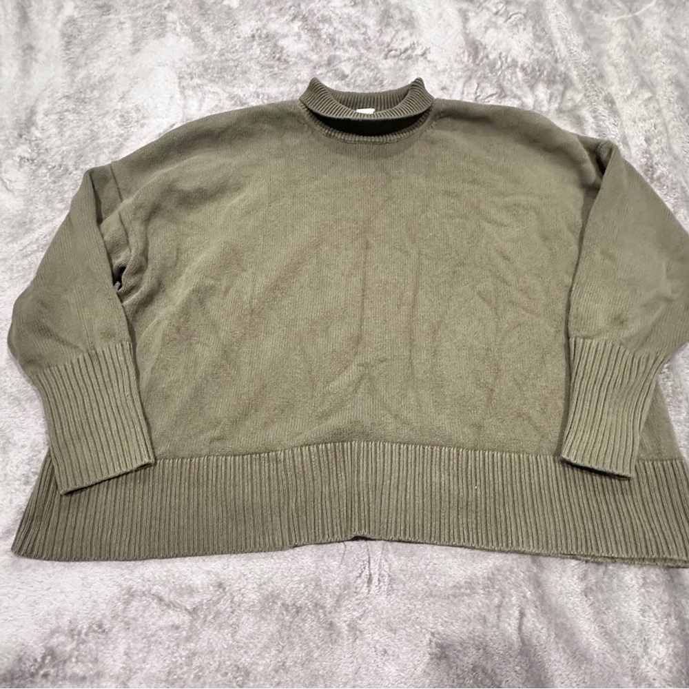 Gap Olive Green Sweater with Ribbed Details